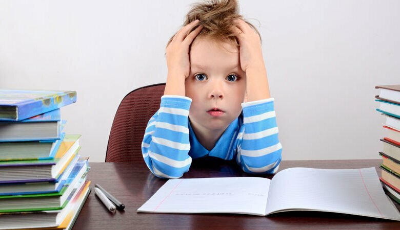 الضغط النفسي للتفوق الدراسي ماذا يحدث عندما يضغط الآباء على أطفالهم