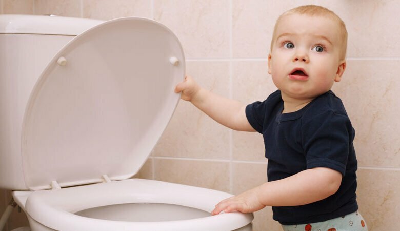 كيفية تدريب الطفل على الحمام والحمام ومتي يصبح الطفل مستعد