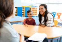 اعرف طفلك أكثر أهمية اجتماع أولياء الأمور